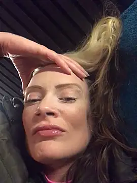 Snapshot of blondey206 chatting on March 16, 9:26 pm blondey206 online show from March 16, 9:26 pm