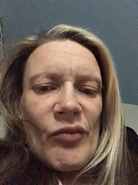 Snapshot of blondey206 chatting on February 26, 5:01 pm blondey206 online show from February 26, 5:01 pm