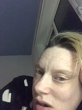 Snapshot of blondey206 chatting on March 25, 8:04 pm blondey206 online show from March 25, 8:04 pm