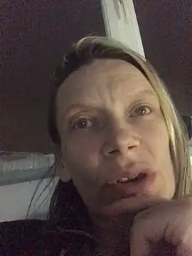 Snapshot of blondey206 chatting on March 27, 3:01 am blondey206 online show from March 27, 3:01 am