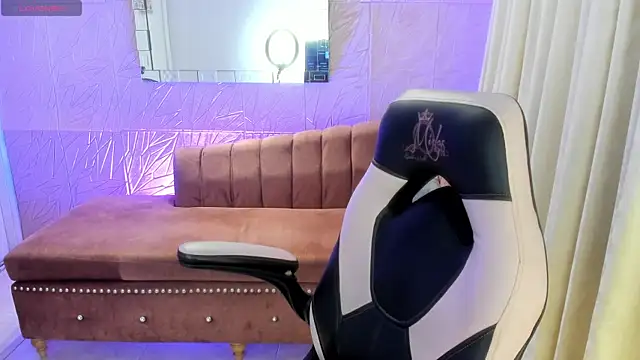 miss isabella m online show from April 15, 12:45 pm