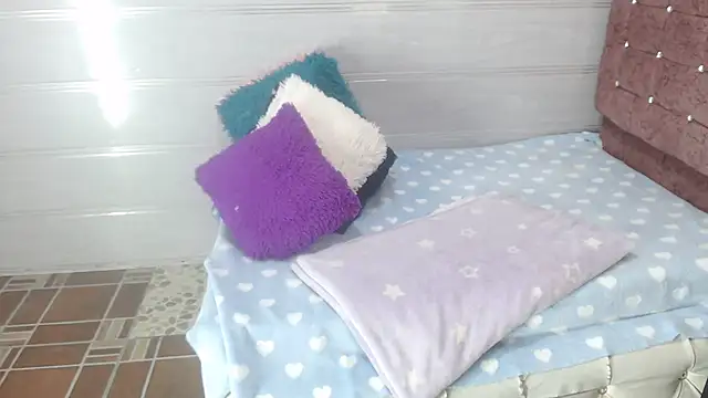 Ariasmithog online show from September 13, 1:44 pm