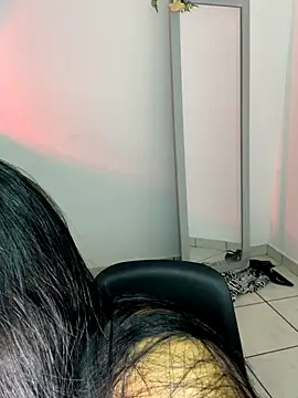 Snapshot of meli_ortiz_ chatting on September 18, 6:32 pm meli ortiz  online show from September 18, 6:32 pm