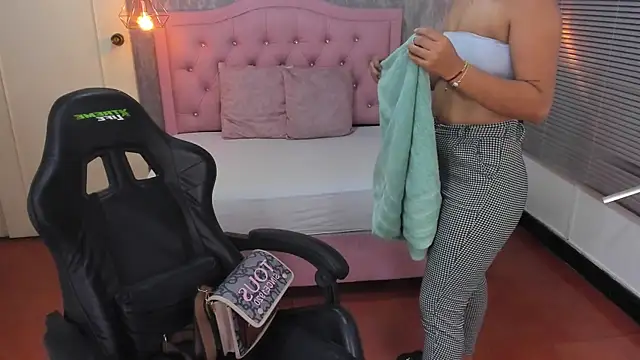 Snapshot of Hadley_ chatting on January 31, 9:59 am Hadley online show from January 31, 9:59 am