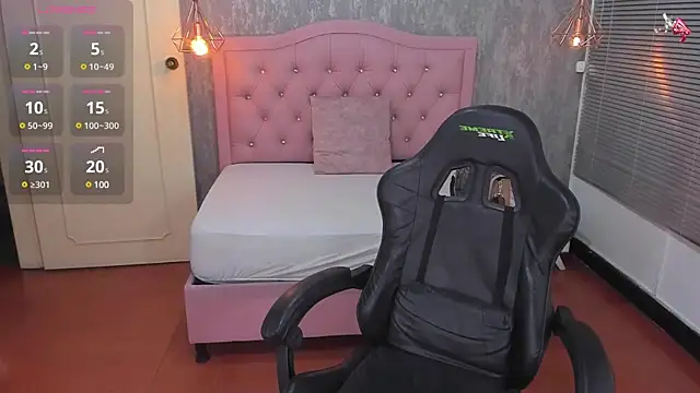 Snapshot of Hadley_ chatting on February 12, 4:01 am Hadley online show from February 12, 4:01 am