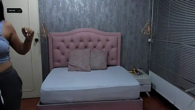 Snapshot of Hadley_ chatting on February 19, 3:50 am Hadley online show from February 19, 3:50 am