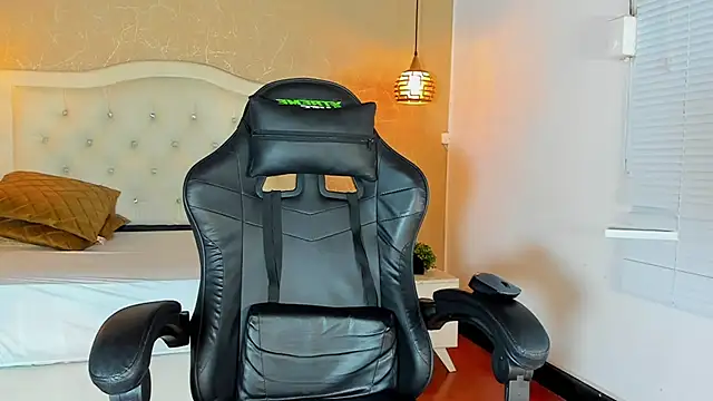 Snapshot of Hadley_ chatting on September 18, 3:19 am Hadley online show from September 18, 3:19 am