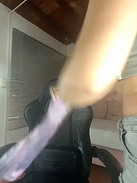 Snapshot of Hadley_ chatting on October 9, 3:48 am Hadley online show from October 9, 3:48 am