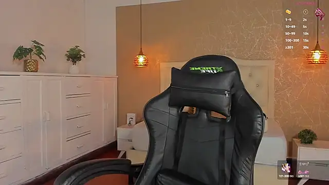 Snapshot of Hadley_ chatting on October 12, 2:21 am Hadley online show from October 12, 2:21 am