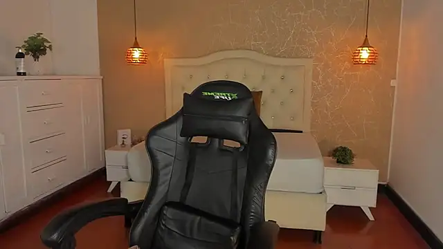 Snapshot of Hadley_ chatting on October 16, 2:45 am Hadley online show from October 16, 2:45 am