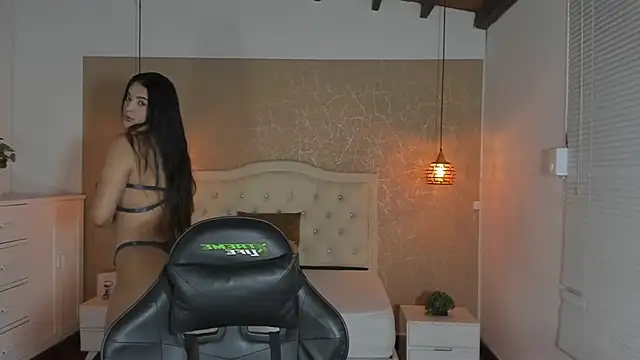 Snapshot of Hadley_ chatting on October 21, 2:23 am Hadley online show from October 21, 2:23 am