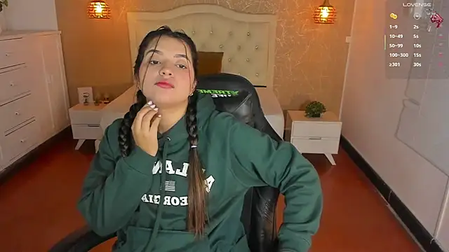 Snapshot of Hadley_ chatting on October 23, 3:06 am Hadley online show from October 23, 3:06 am