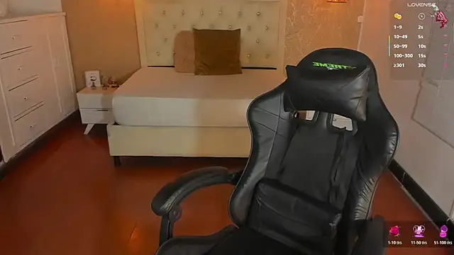 Snapshot of Hadley_ chatting on October 24, 3:14 am Hadley online show from October 24, 3:14 am