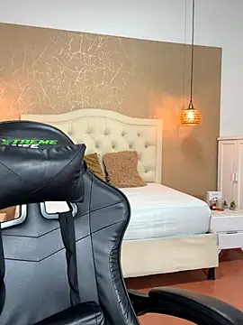 Snapshot of Hadley_ chatting on November 18, 3:34 am Hadley online show from November 18, 3:34 am