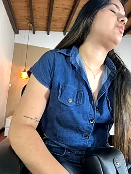 Snapshot of Hadley_ chatting on November 20, 2:56 am Hadley online show from November 20, 2:56 am