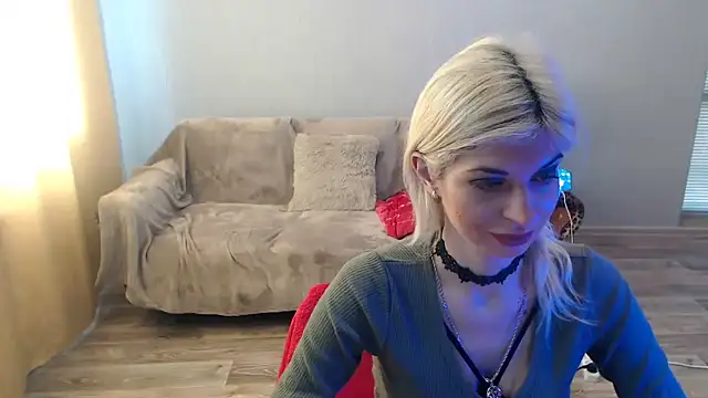 SexyBeatriice online show from April 4, 6:22 am