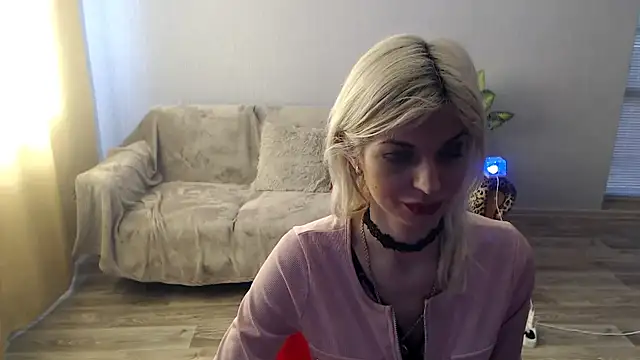 SexyBeatriice online show from April 5, 6:21 am