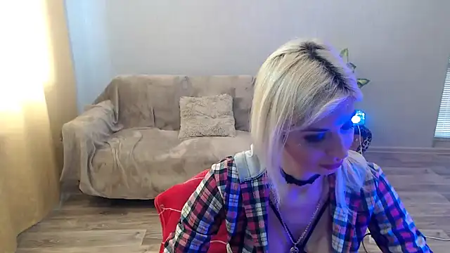 SexyBeatriice online show from April 19, 6:13 am