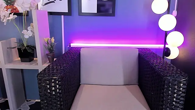 Snapshot of CandyLuxury__ chatting on February 10, 7:49 pm CandyLuxury online show from February 10, 7:49 pm