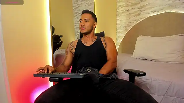 Snapshot of lennox_ray chatting on February 13, 2:52 pm lennox ray online show from February 13, 2:52 pm