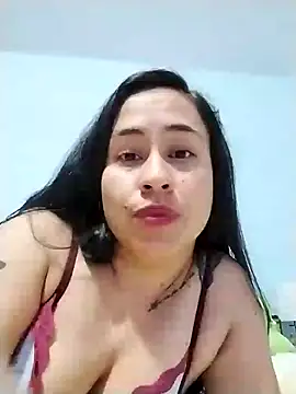 Snapshot of kamila_lovee chatting on February 7, 1:58 am kamila lovee online show from February 7, 1:58 am