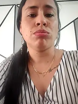 Snapshot of kamila_lovee chatting on February 7, 6:24 pm kamila lovee online show from February 7, 6:24 pm