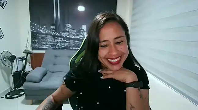Snapshot of kamila_lovee chatting on February 17, 8:58 pm kamila lovee online show from February 17, 8:58 pm