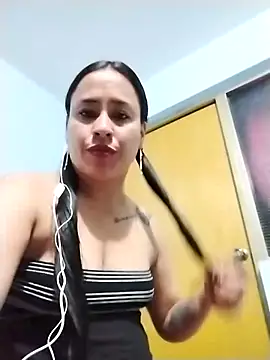 Snapshot of kamila_lovee chatting on February 20, 1:36 am kamila lovee online show from February 20, 1:36 am