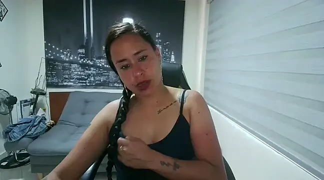 Snapshot of kamila_lovee chatting on February 24, 9:20 pm kamila lovee online show from February 24, 9:20 pm