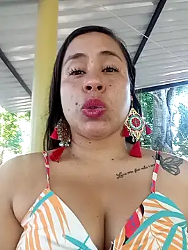 Snapshot of kamila_lovee chatting on October 13, 7:14 pm kamila lovee online show from October 13, 7:14 pm