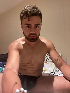 Snapshot of hornytwins15 chatting on February 26, 4:58 am hornytwins15 online show from February 26, 4:58 am