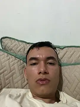 Snapshot of hornytwins15 chatting on March 11, 3:37 am hornytwins15 online show from March 11, 3:37 am