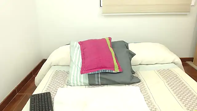 Snapshot of picaes8 chatting on November 19, 12:05 pm picaes8 online show from November 19, 12:05 pm