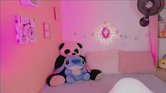 Snapshot of julietha_bianco_ chatting on February 12, 1:52 am julietha bianco  online show from February 12, 1:52 am