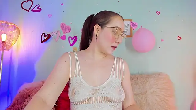 Snapshot of julietha_bianco_ chatting on February 18, 12:17 pm julietha bianco  online show from February 18, 12:17 pm