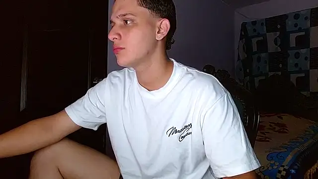 Snapshot of Thomas_May4rs chatting on November 6, 8:04 am Thomas May4rs online show from November 6, 8:04 am