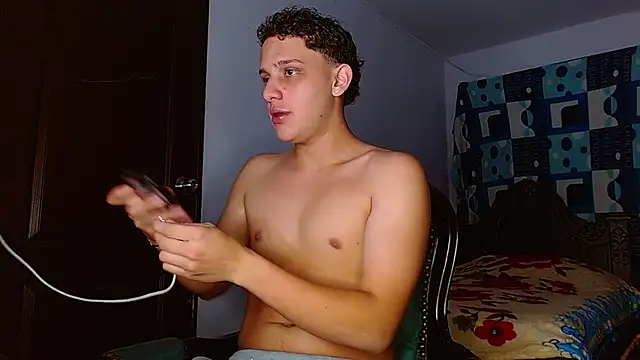 Snapshot of Thomas_May4rs chatting on November 8, 2:45 am Thomas May4rs online show from November 8, 2:45 am