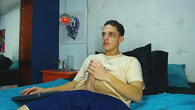 Snapshot of Thomas_May4rs chatting on April 10, 3:45 am Thomas May4rs online show from April 10, 3:45 am