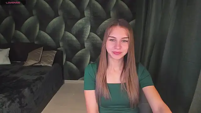 CharmBianca online show from March 13, 7:50 pm