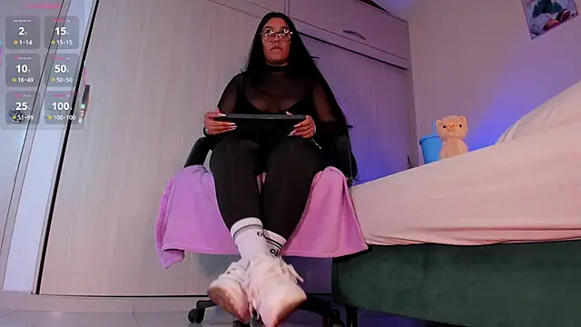 Snapshot of aleya_bliss chatting on October 26, 3:12 am aleya bliss online show from October 26, 3:12 am