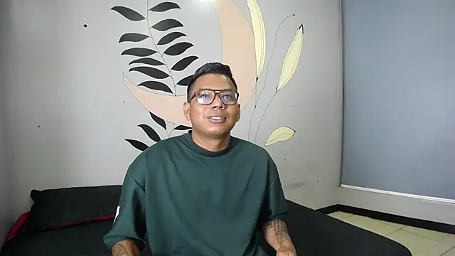 Snapshot of Saipadpuer30 chatting on February 7, 2:50 am Saipadpuer30 online show from February 7, 2:50 am