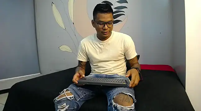 Snapshot of Saipadpuer30 chatting on February 8, 3:30 am Saipadpuer30 online show from February 8, 3:30 am