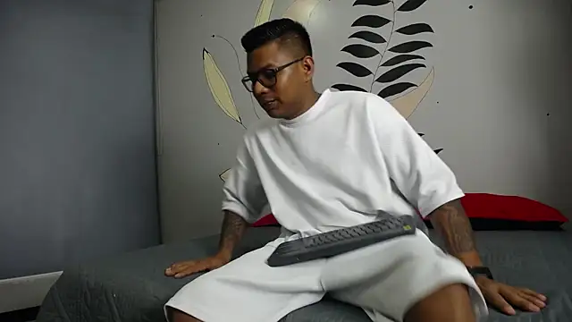 Snapshot of Saipadpuer30 chatting on February 9, 12:28 am Saipadpuer30 online show from February 9, 12:28 am