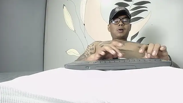 Snapshot of Saipadpuer30 chatting on February 15, 6:44 am Saipadpuer30 online show from February 15, 6:44 am