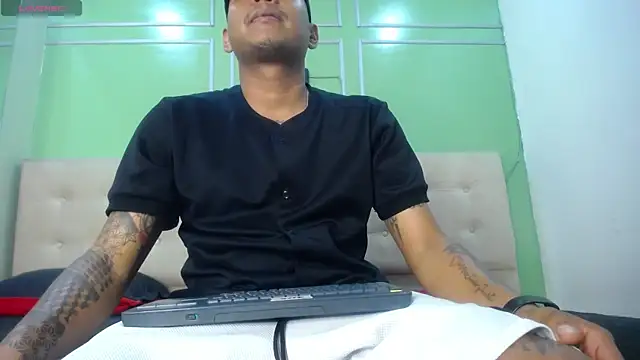 Snapshot of Saipadpuer30 chatting on February 19, 1:50 pm Saipadpuer30 online show from February 19, 1:50 pm