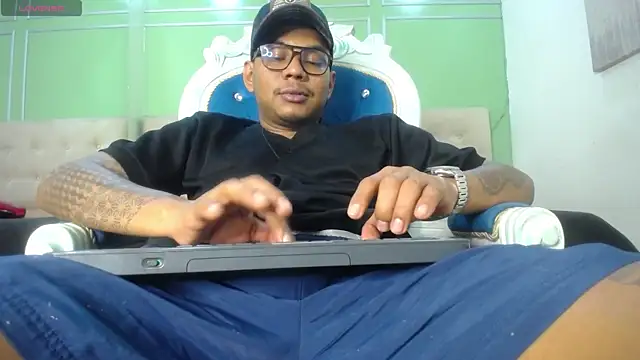 Snapshot of Saipadpuer30 chatting on February 23, 3:24 am Saipadpuer30 online show from February 23, 3:24 am