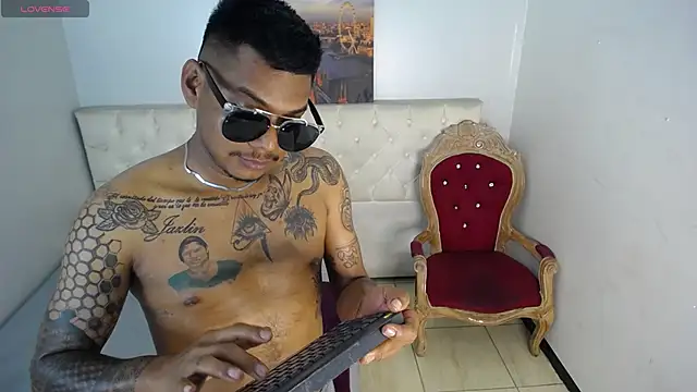 Snapshot of Saipadpuer30 chatting on March 5, 9:05 am Saipadpuer30 online show from March 5, 9:05 am