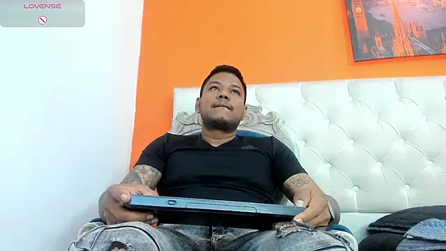 Snapshot of Saipadpuer30 chatting on September 10, 11:43 am Saipadpuer30 online show from September 10, 11:43 am