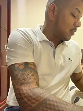 Snapshot of Saipadpuer30 chatting on October 19, 5:41 am Saipadpuer30 online show from October 19, 5:41 am