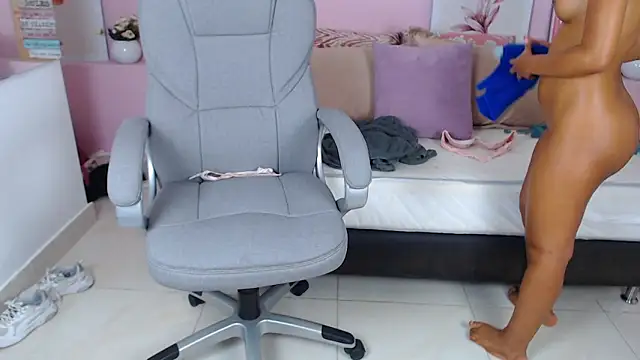 brendathompson  online show from February 15, 6:44 pm